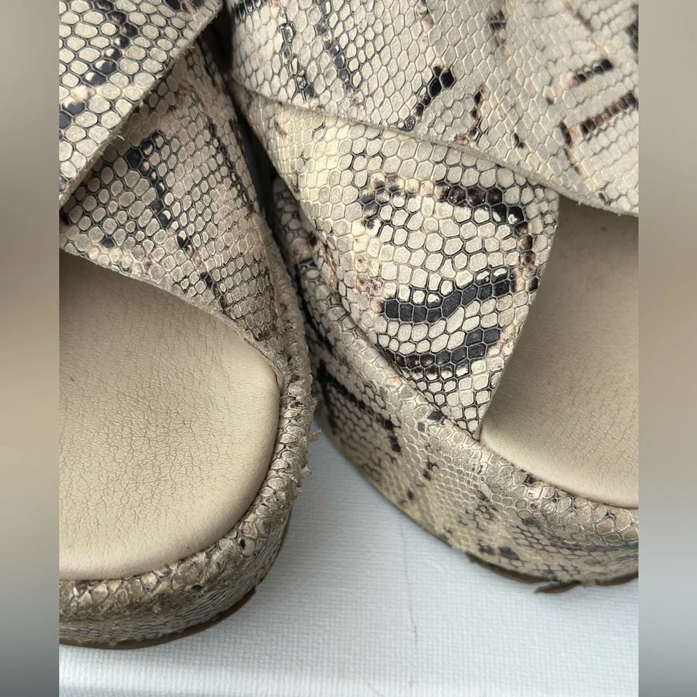Matisse x SOCIETY AMUSE Women's Runaway Natural Snake size 7M